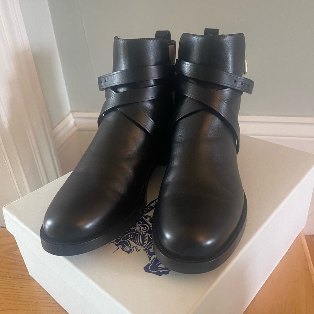 Burberry Boots Size 9 new, never worn - Picture 7 of 10